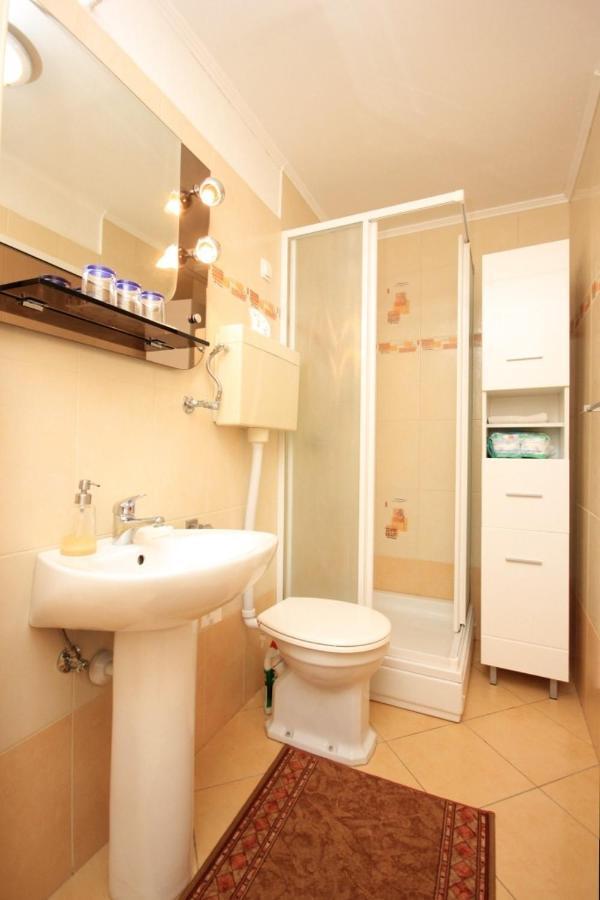 Apartments And Rooms By The Sea Medveja, Opatija - 2305 Lovran Luaran gambar