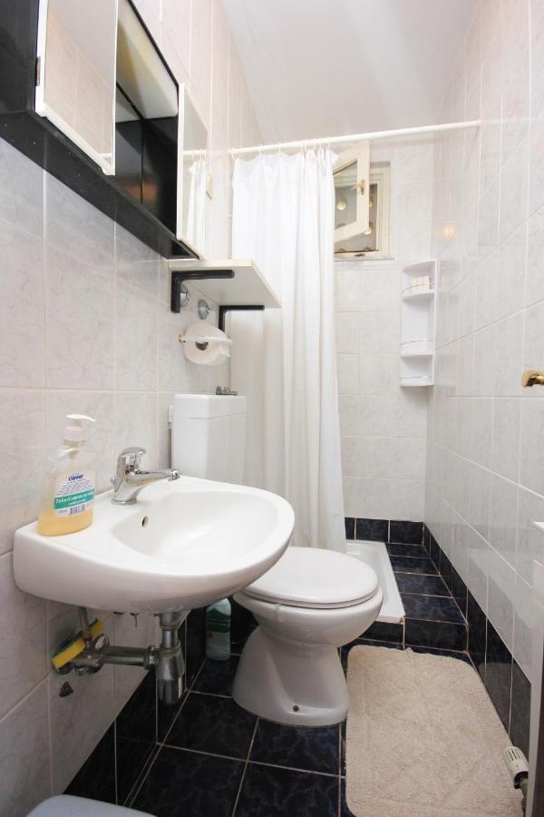 Apartments And Rooms By The Sea Medveja, Opatija - 2305 Lovran Luaran gambar